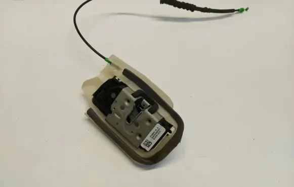Tesla Model 3 Front door lock 1077595-00-d