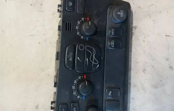 Volvo XC90 Climate control unit 8682734