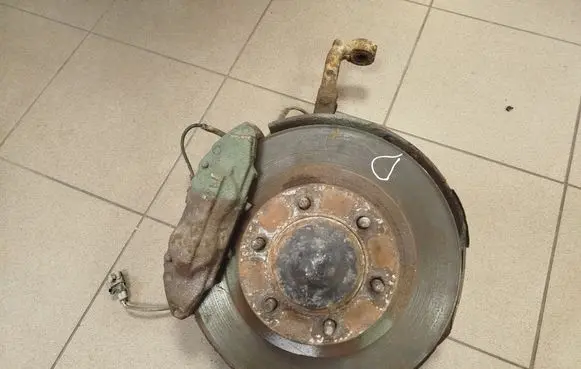 Toyota Land Cruiser (J120) Front wheel hub spindle knuckle