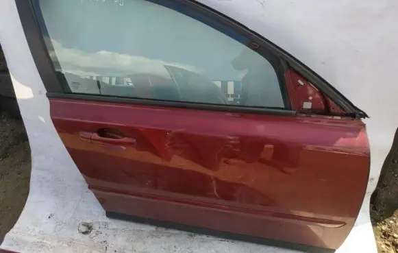 Volvo V50 Front door raudonos