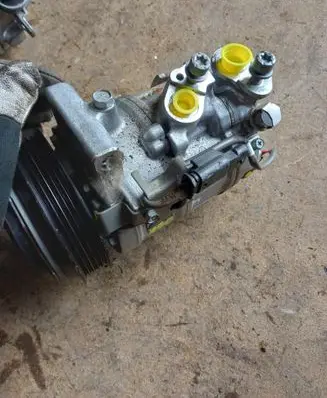 Mercedes-Benz C W205 Air conditioning (A/C) compressor (pump) A0008300604