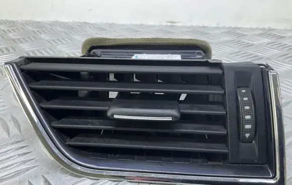 Skoda Octavia Mk3 (5E) Dashboard side air vent grill/cover trim 5E0819702A