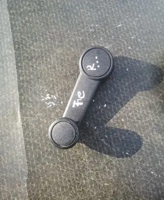 Rear door manual window regulator