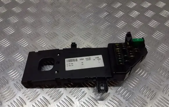 Opel Vectra C Fuse box cover 13181984