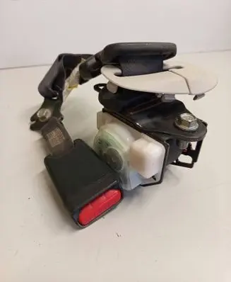 Subaru Impreza II Middle seatbelt (rear) 