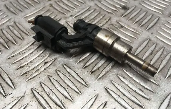 Volkswagen Golf V Fuel injector 03C906036A