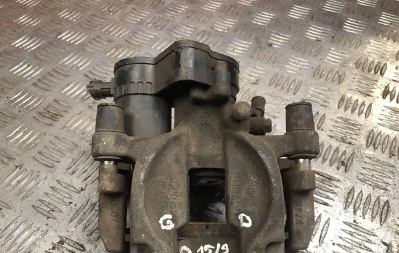 Subaru Outback (BS) Rear brake caliper