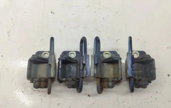 Rear door hinge set