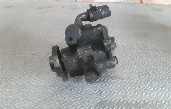 Volkswagen Golf IV Power steering pump 1J0422154A
