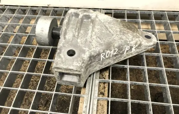 BMW 5 GT F07 Engine mounting bracket 6777605