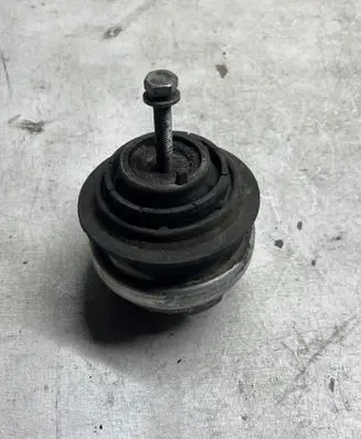 Mercedes-Benz E W211 Engine mount bracket