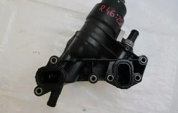 Renault Megane III Oil filter mounting bracket 152085948R