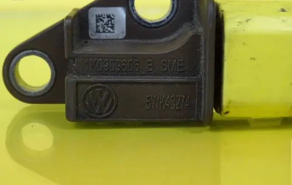Volkswagen Golf V Airbag deployment crash/impact sensor 1K0909606B