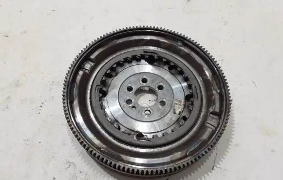 Skoda Kamiq Dual mass flywheel 04C105266F