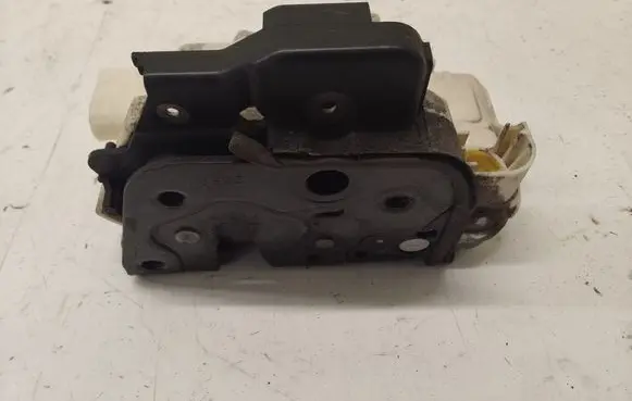Audi A4 S4 B7 8E 8H Front door lock 8E1837015