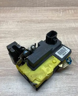 Volvo S60 Front door lock 8650545