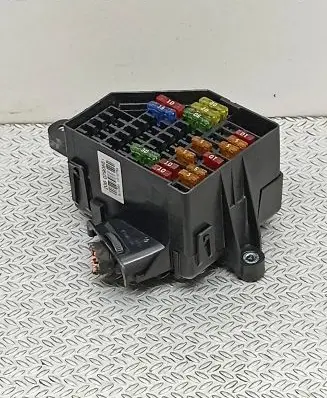 Volkswagen PASSAT B6 Fuse module 3C1941824