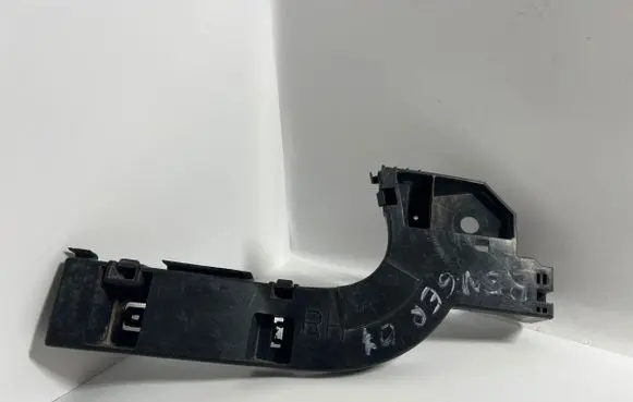 Ford Ranger Front bumper mounting bracket UR8750