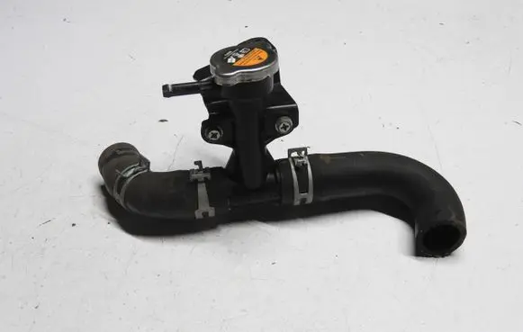 Nissan Note (E12) Engine coolant pipe/hose HR12DDR