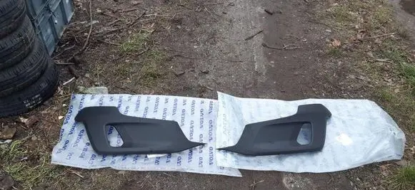 Volvo V40 Cross country Front bumper lower grill 31353342
