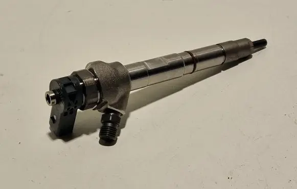 Audi A4 S4 B8 8K Fuel injector 0986435257