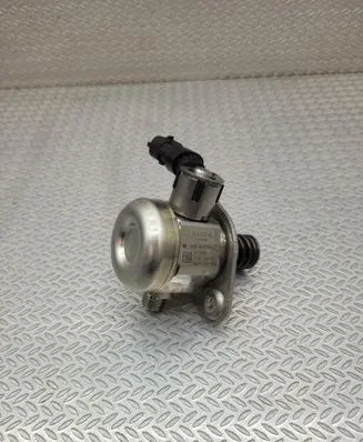 Volvo XC40 Fuel injection high pressure pump 31405318