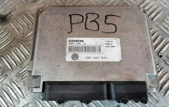Volkswagen PASSAT B5.5 Engine control unit/module 3B0907557