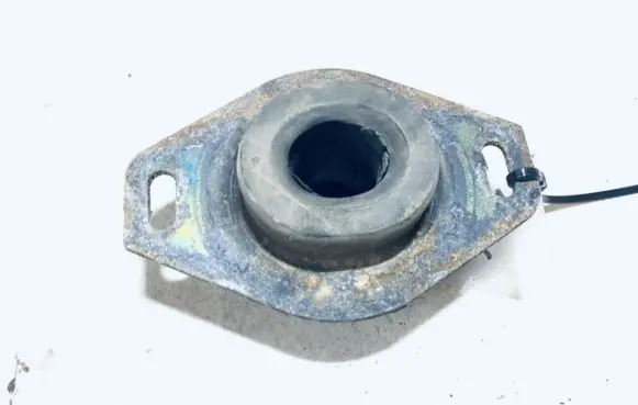 Peugeot Partner Engine mount bracket
