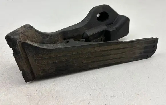 Volkswagen Golf Plus Accelerator throttle pedal 1K1721503M 6PV00889000