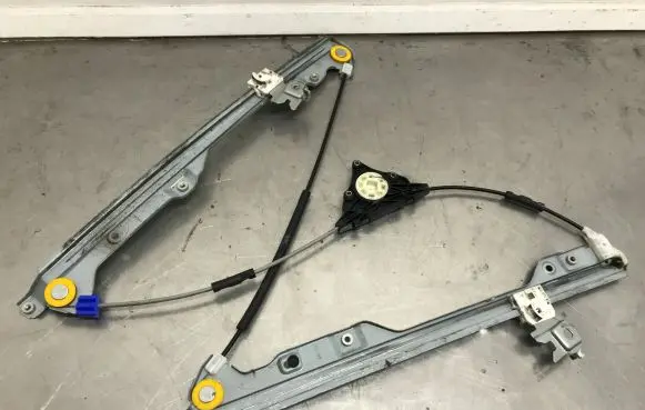 Nissan X-Trail T31 Front window lifting mechanism without motor