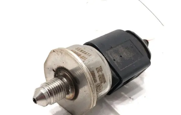 Volkswagen Jetta VI Fuel pressure sensor 06K906051A