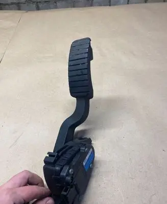 Renault Laguna II Accelerator throttle pedal 8200003392 6PV00811901