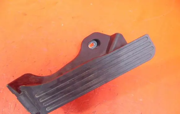 Volkswagen Tiguan Accelerator throttle pedal 1K1723503AS
