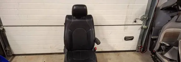 Chrysler Pacifica Front passenger seat 