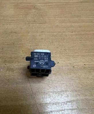 Mercedes-Benz ML W164 Airbag deployment crash/impact sensor 0038202826 F1777