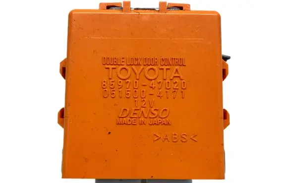 Toyota Prius (XW30) Central locking relay 8597047020 85970-47020