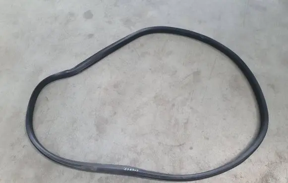Jeep Avenger Front door rubber seal 