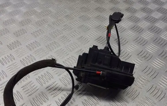 Nissan Note (E11) Front door lock