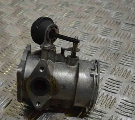 Volkswagen Touareg I EGR valve