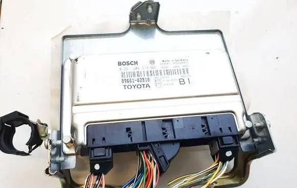 Toyota Corolla E120 E130 Engine control unit/module 0261208518 89661-02b10