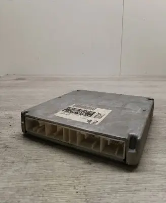 Toyota Avensis T220 Engine control unit/module 8966105420