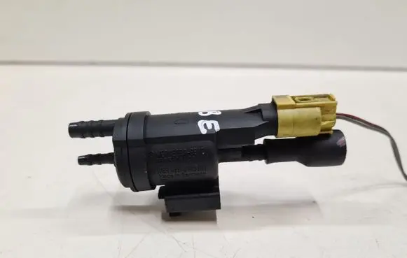 Mercedes-Benz E W211 Turbo solenoid valve 0025401497