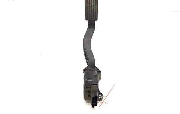 Accelerator throttle pedal