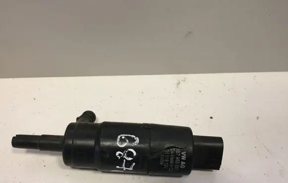 Volkswagen PASSAT B6 Headlight washer pump 3B7955681