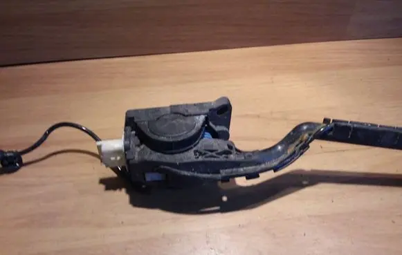 Peugeot 607 Accelerator throttle pedal F00C3E2429
