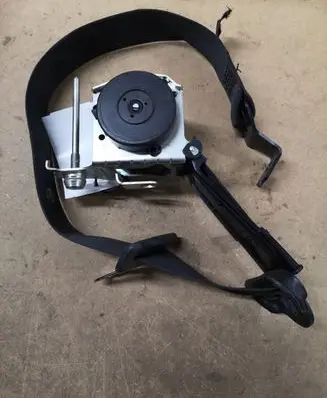 Opel Zafira B Front seatbelt 560834801