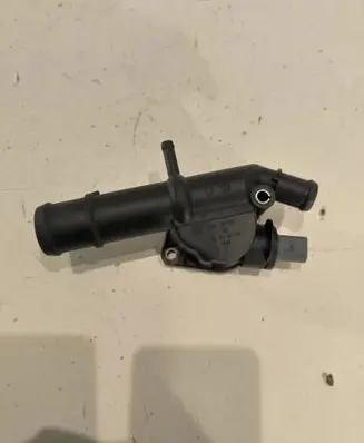 Volkswagen Golf V Thermostat housing 03L121132
