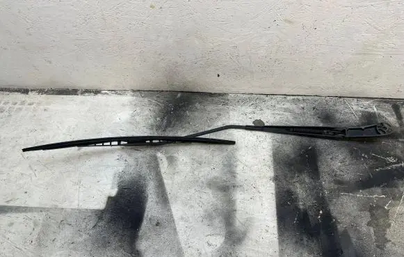 Volkswagen Multivan T5 Front wiper blade arm 7H1955410C