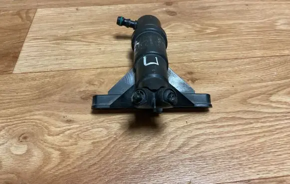 BMW 5 E60 E61 Headlight washer spray nozzle 