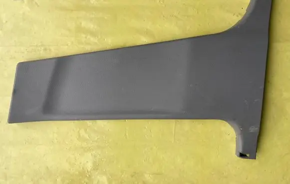 Mercedes-Benz C W204 (B) pillar trim (bottom) A2046900525